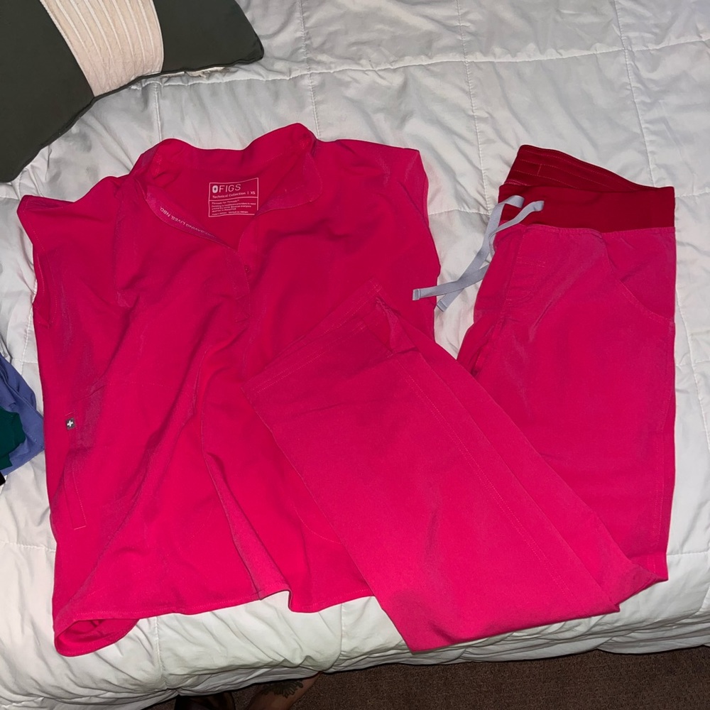 Pink figs scrubs set